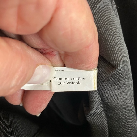 Black Unisex Genuine Pebbled Leather Flap Closure Messenger Crossbody Bag‎ - Picture 9 of 16